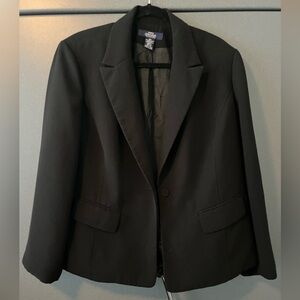 Jones Wear Elegant Black Blazer